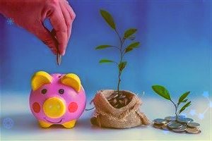 中国首列光伏专列从江苏盐城驶向青海格尔木大温差的沙漠环境